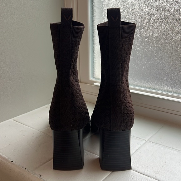 Vivaia Brown Square Heel Bootie. Round Toe. Size 40/US9. Water Repellent. - Picture 3 of 7